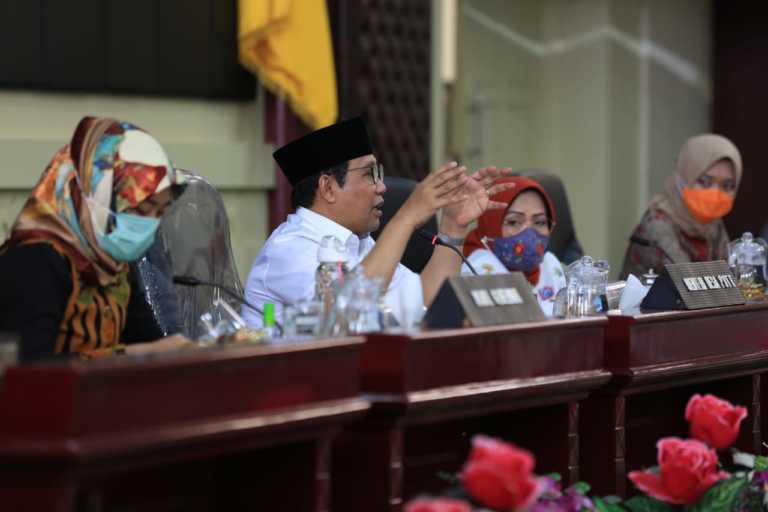 Gus Menteri saat memberikan arahan kepada Dinas Pemberdayaan Masyarakat Desa dan Transmigrasi Provinsi Lampung di Gedung Pasiban, Bandar Lampung