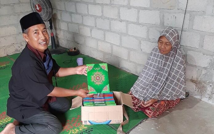 Diterima langsung oleh Ustadzah Umi Faizah (Pengurus TPQ Raudhatul Alhaya)